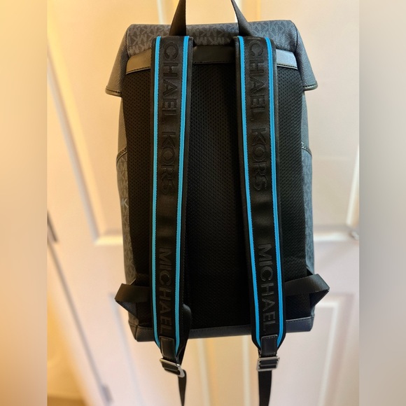 MICHAEL KORS MENS BLUE AUTHENTIC BACKPACK NUMBERED LTD EDITION GRAFFITI DESIGN - Picture 8 of 9